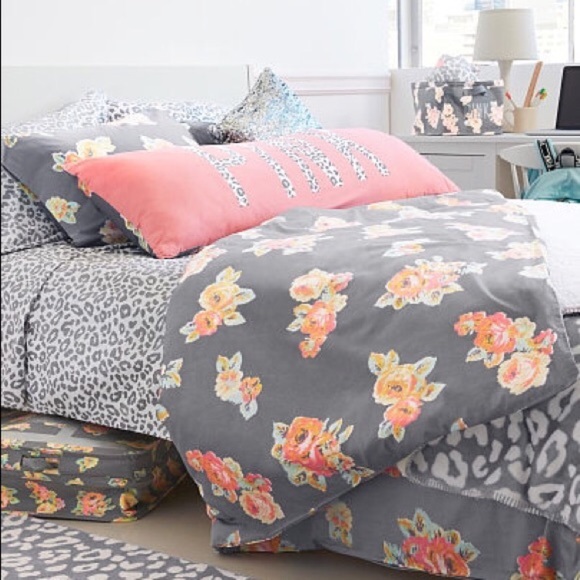 IM IN SEARCH OF VS PINK BEDDING - Picture 1 of 6